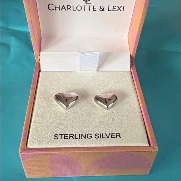 "925 sterling silver Heart Stud earrings new in box - Picture 5 of 5